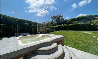 VENDO O ARRIENDO CASA CAMPESTRE EN CERRITOS, VIA LA VIRGINIA.