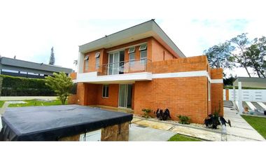VENDO O ARRIENDO CASA CAMPESTRE EN CERRITOS, VIA LA VIRGINIA.