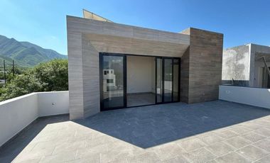 CASA EN RENTA EN LOS CRISTALES CARRETERA NACIONAL MONTERREY A 1.5KM DE HEB EL UR