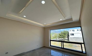 CASA EN RENTA EN LOS CRISTALES CARRETERA NACIONAL MONTERREY A 1.5KM DE HEB EL UR