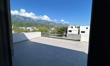 CASA EN RENTA EN LOS CRISTALES CARRETERA NACIONAL MONTERREY A 1.5KM DE HEB EL UR