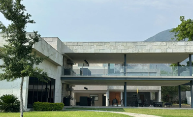 CASA EN RENTA EN LOS CRISTALES CARRETERA NACIONAL MONTERREY A 1.5KM DE HEB EL UR