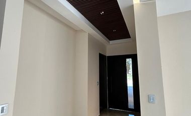 CASA EN RENTA EN LOS CRISTALES CARRETERA NACIONAL MONTERREY A 1.5KM DE HEB EL UR