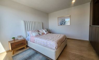 Casa en venta, 3 niveles con terraza,Jurica