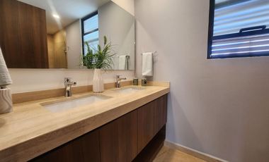 Casa en venta, 3 niveles con terraza,Jurica