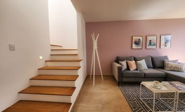 Casa en venta, 3 niveles con terraza,Jurica