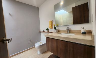 Casa en venta, 3 niveles con terraza,Jurica