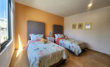 Casa en venta, 3 niveles con terraza,Jurica