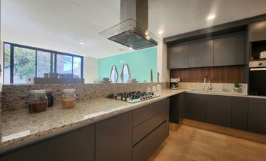 Casa en venta, 3 niveles con terraza,Jurica