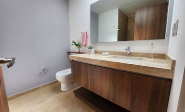 Casa en venta, 3 niveles con terraza,Jurica