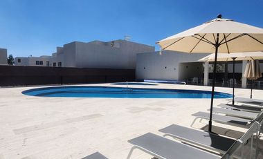 Casa en venta, 3 niveles con terraza,Jurica