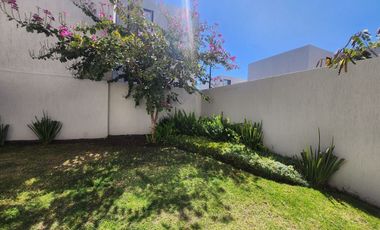 Casa en venta, 3 niveles con terraza,Jurica