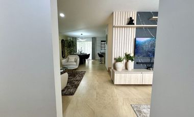 CASA EN VENTA CON AMENIDADES, EN ZIBATÁ, QUÉRERARO