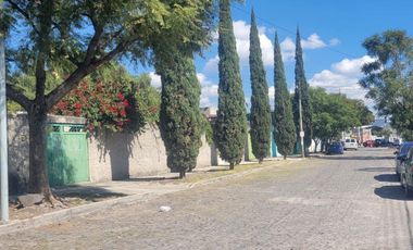 TERRENO en RENTA con uso de suelo comercial en Av. Pirineos, cerca de Satélite.