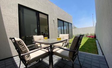 VENTA DE DEPARTAMENTO CON AMPLIO JARDÍN EN ZARÚ