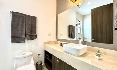 CASA EN VENTA CON RECÁMARA EN PLANTA BAJA Y SÓTANO EN ZIBATÁ, QUERÉTARO