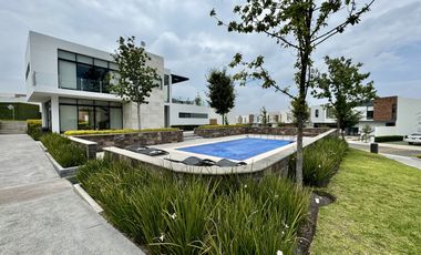 CASA EN VENTA CON RECÁMARA EN PLANTA BAJA Y SÓTANO EN ZIBATÁ, QUERÉTARO