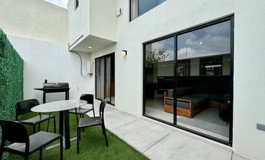 CASA EN VENTA CON RECÁMARA EN PLANTA BAJA Y SÓTANO EN ZIBATÁ, QUERÉTARO
