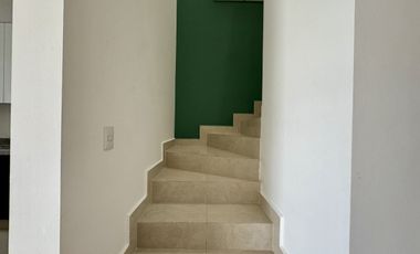 CASA EN VENTA CON RECÁMARA EN PLANTA BAJA Y SÓTANO EN ZIBATÁ, QUERÉTARO