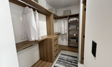 CASA EN VENTA EN ZIBATÁ, Querétaro, de cuatro recámaras, jardín y roof garden