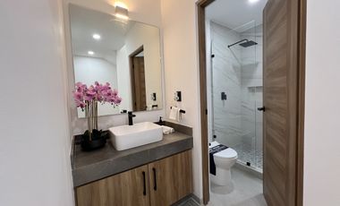 CASA EN VENTA EN ZIBATÁ, Querétaro, de cuatro recámaras, jardín y roof garden