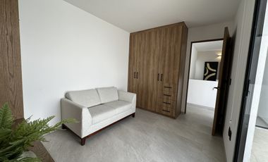 CASA EN VENTA EN ZIBATÁ, Querétaro, de cuatro recámaras, jardín y roof garden