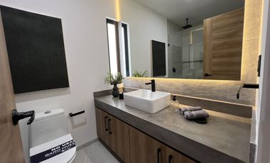 CASA EN VENTA EN ZIBATÁ, Querétaro, de cuatro recámaras, jardín y roof garden