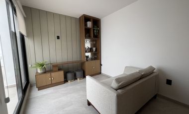 CASA EN VENTA EN ZIBATÁ, Querétaro, de cuatro recámaras, jardín y roof garden