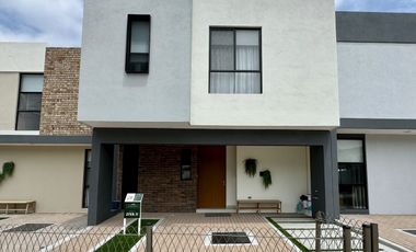 CASA EN VENTA, HABITACIONES AMPLIAS, ZIBATÁ, QUÉRETARO