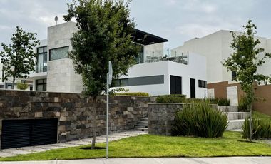 CASA EN VENTA, HABITACIONES AMPLIAS, ZIBATÁ, QUÉRETARO