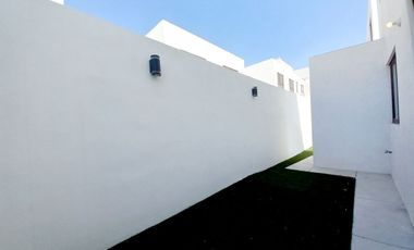 CASA EN VENTA EN ZIBATÁ, QUERÉTARO, con cochera techada para dos autos