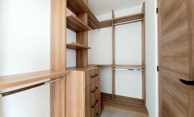 CASA EN VENTA EN ZIBATÁ, Qro, con recámara en planta baja, doble altura y jardín