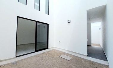 CASA EN VENTA EN ZIBATÁ, Qro, con recámara en planta baja, doble altura y jardín