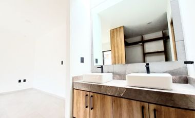 CASA EN VENTA EN ZIBATÁ Querétaro, con opción a recámara en planta baja y jardín