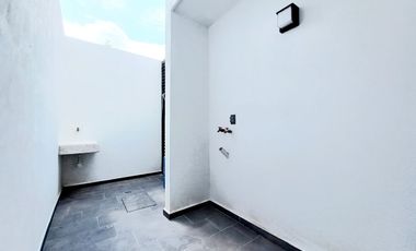 CASA EN VENTA EN ZIBATÁ Querétaro, con opción a recámara en planta baja y jardín