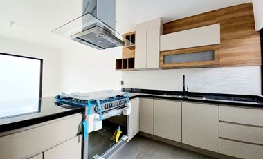 CASA EN VENTA EN ZIBATÁ Querétaro, con opción a recámara en planta baja y jardín