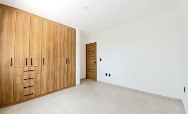 CASA EN VENTA EN ZIBATÁ Querétaro, con opción a recámara en planta baja y jardín