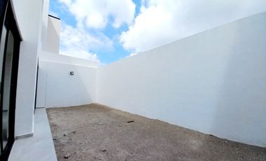CASA EN VENTA EN ZIBATÁ Querétaro, con opción a recámara en planta baja y jardín