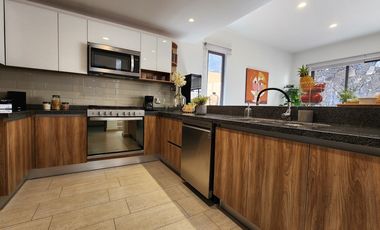 VENTA DE CASA EN ZIBATÁ, con opción a cuarta recámara en planta baja