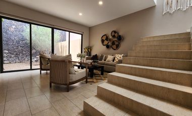 VENTA DE CASA EN ZIBATÁ, con opción a cuarta recámara en planta baja