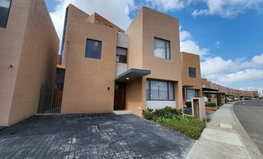 CASA EN VENTA EN ZIBATÁ, Qro., estudio con opción a recámara en planta baja