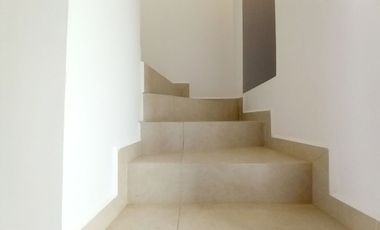 CASA EN VENTA EN ZIBATÁ, Querétaro, con roof garde, jardín y cuarto de servicio