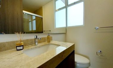 CASA EN VENTA EN ZIBATÁ, Querétaro, con roof garde, jardín y cuarto de servicio