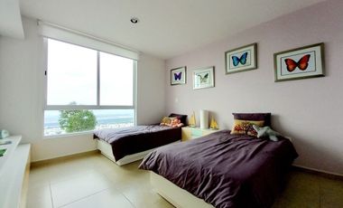 CASA EN VENTA EN ZIBATÁ, Querétaro, con roof garde, jardín y cuarto de servicio