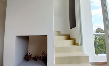 CASA EN VENTA EN ZIBATÁ, Querétaro, con roof garde, jardín y cuarto de servicio