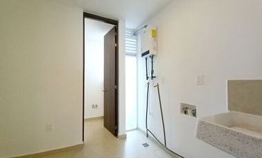 CASA EN VENTA EN ZIBATÁ, Querétaro, con roof garde, jardín y cuarto de servicio