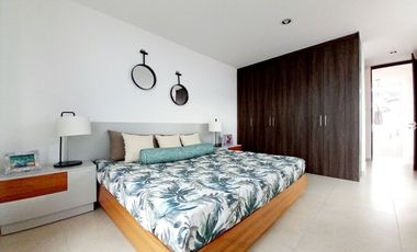 CASA EN VENTA EN ZIBATÁ, Querétaro, con roof garde, jardín y cuarto de servicio