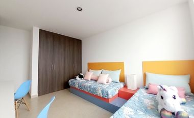 CASA EN VENTA EN ZIBATÁ, Querétaro, con roof garde, jardín y cuarto de servicio