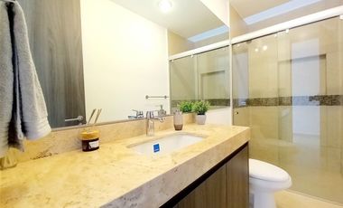 CASA EN VENTA EN ZIBATÁ, Querétaro, con roof garde, jardín y cuarto de servicio