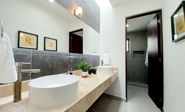 CASA EN VENTA EN NUEVO REFUGIO, Querétaro, con roof garden y cuarto de servicio